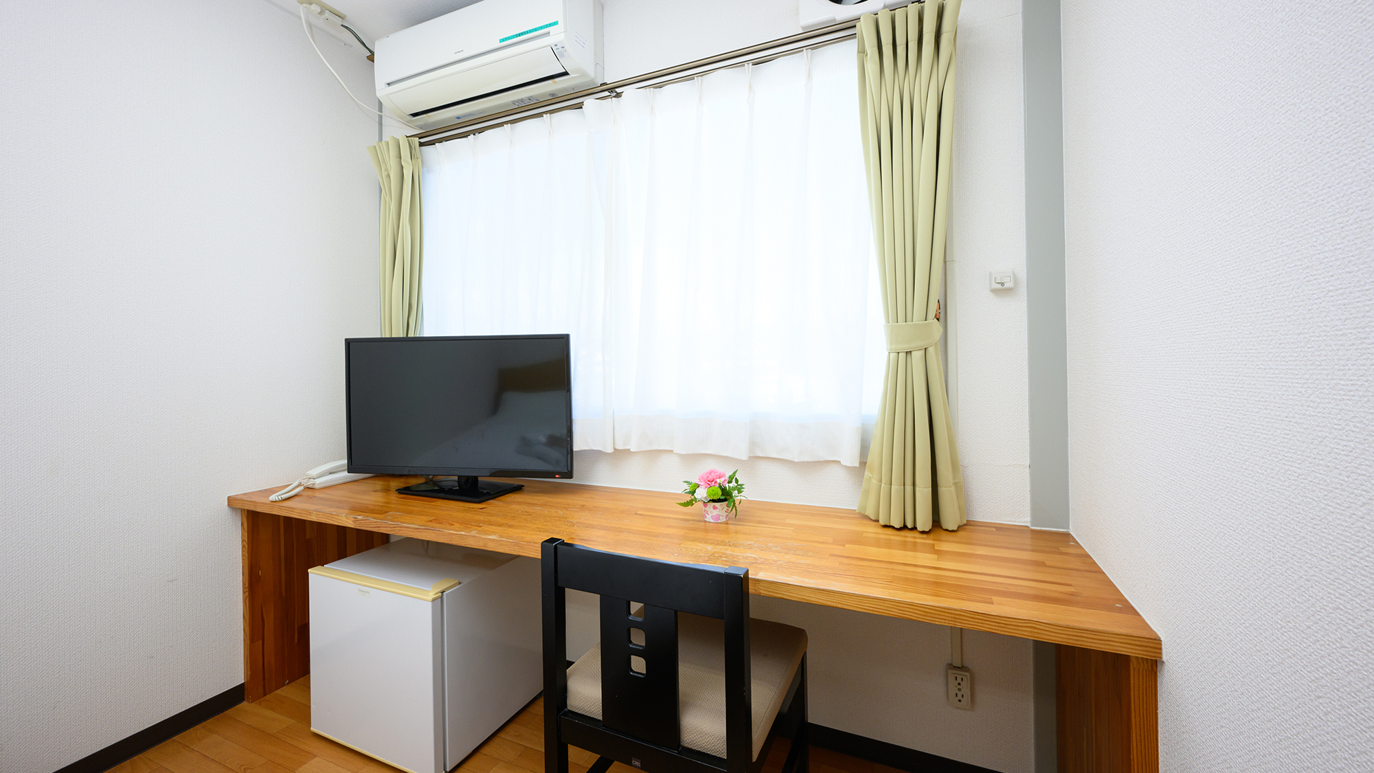 【客室一例（TVありタイプ）】