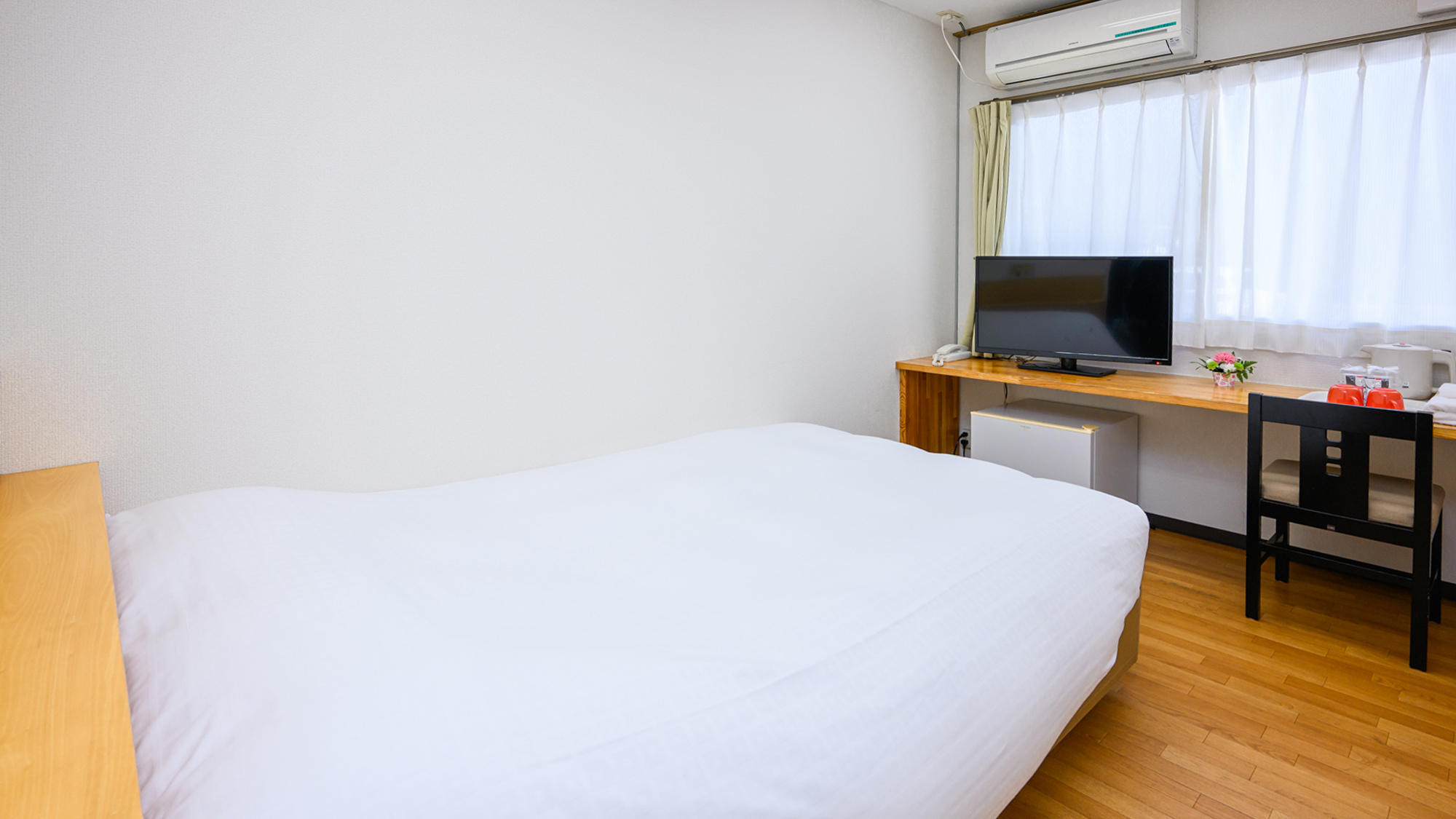 ふかふかで快適な睡眠を。全室フランスベッド完備。