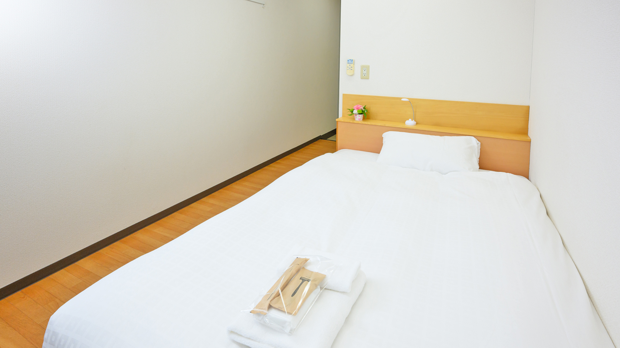 【客室一例】寝心地を徹底追求。全室フランスベッド完備。