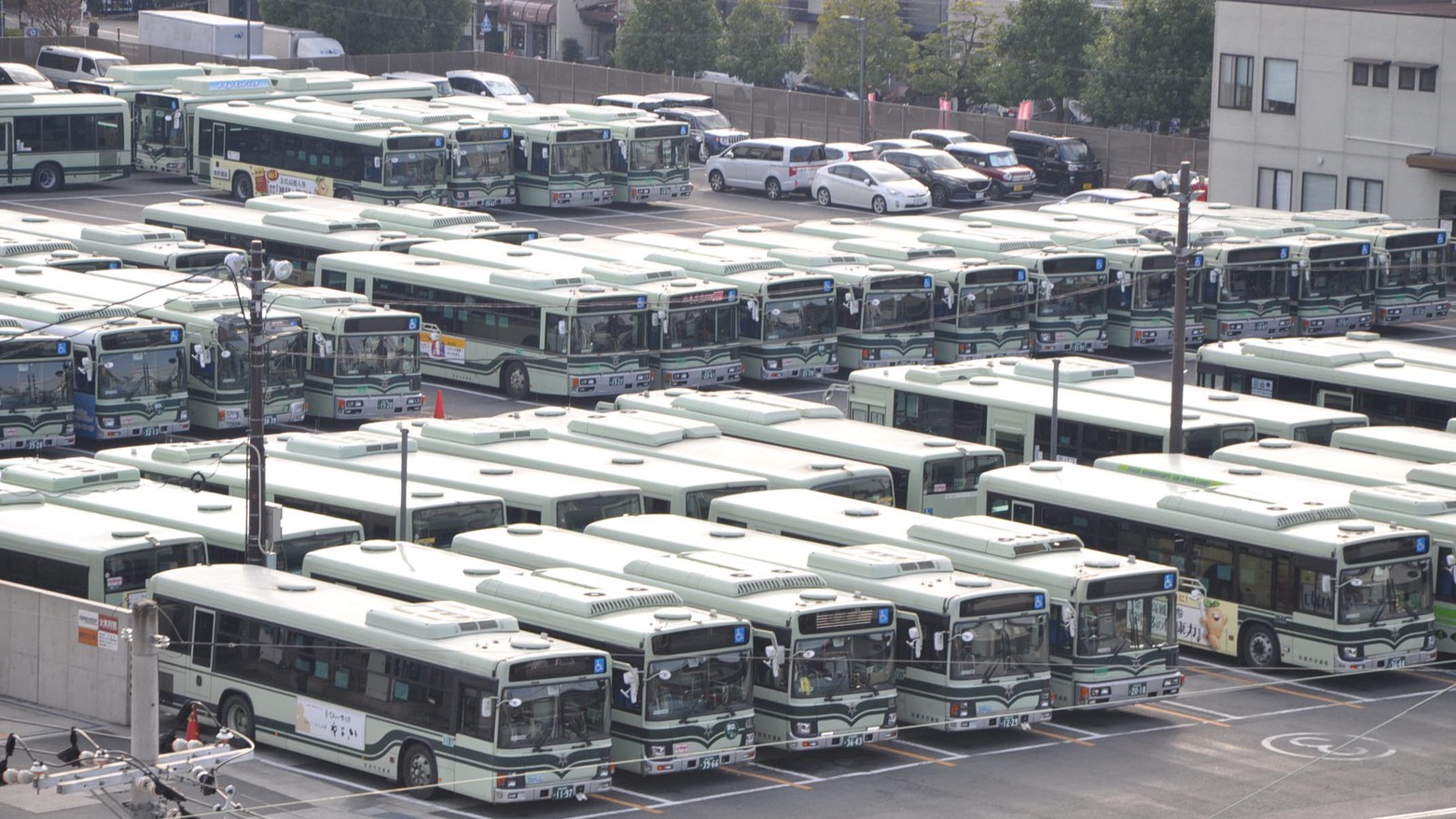 ホテルにクルマを停めて、市バスに乗って京都観光へGO！
