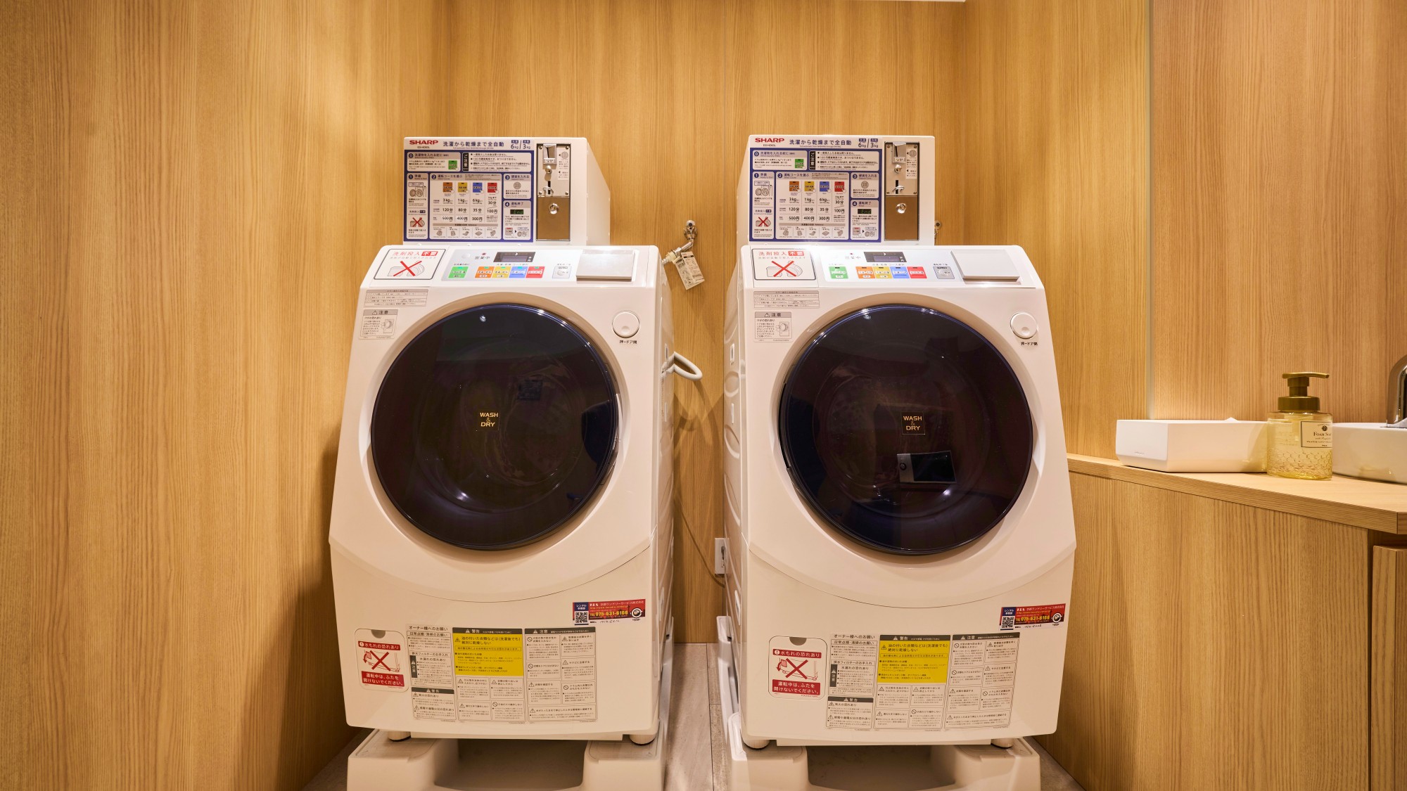別邸ロビー／ロビーにはドラム式洗濯機＆乾燥機が2台に、製氷機、電子レンジをご用意しております。