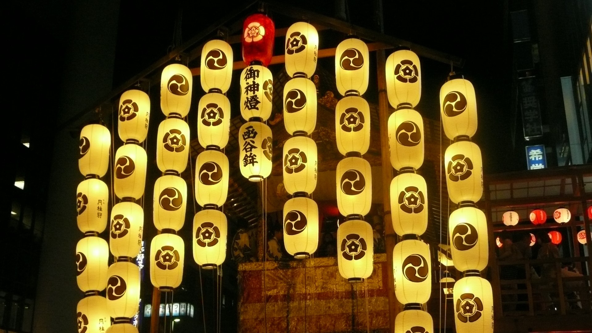 祇園祭／コンコンチキチン、コンチキチン。祇園囃子の音色とともに7月の京都は祇園祭一色となります。