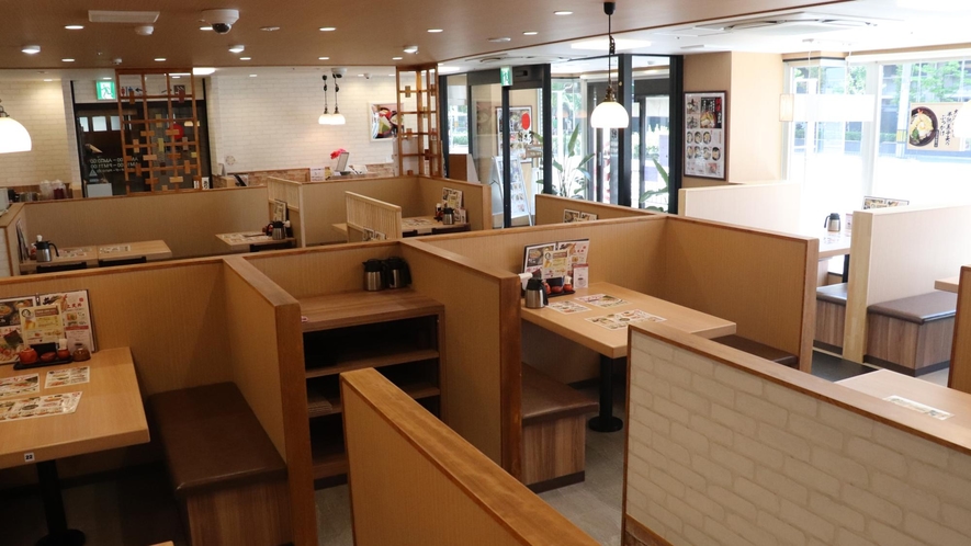 朝食会場「葱太郎」100名様まで対応可能なゆったりスペース。