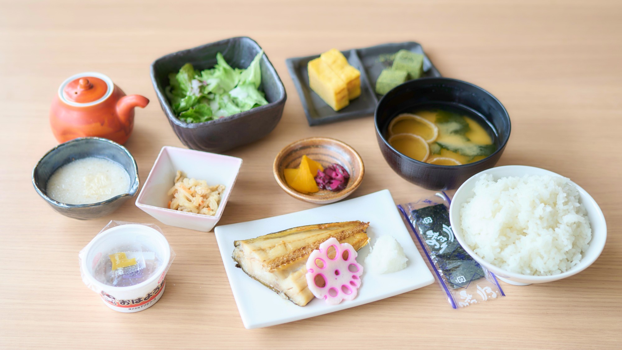 和朝食：京都産のコシヒカリ。毎朝、炊き上げたご飯をご用意しています！※写真は全てイメージです。