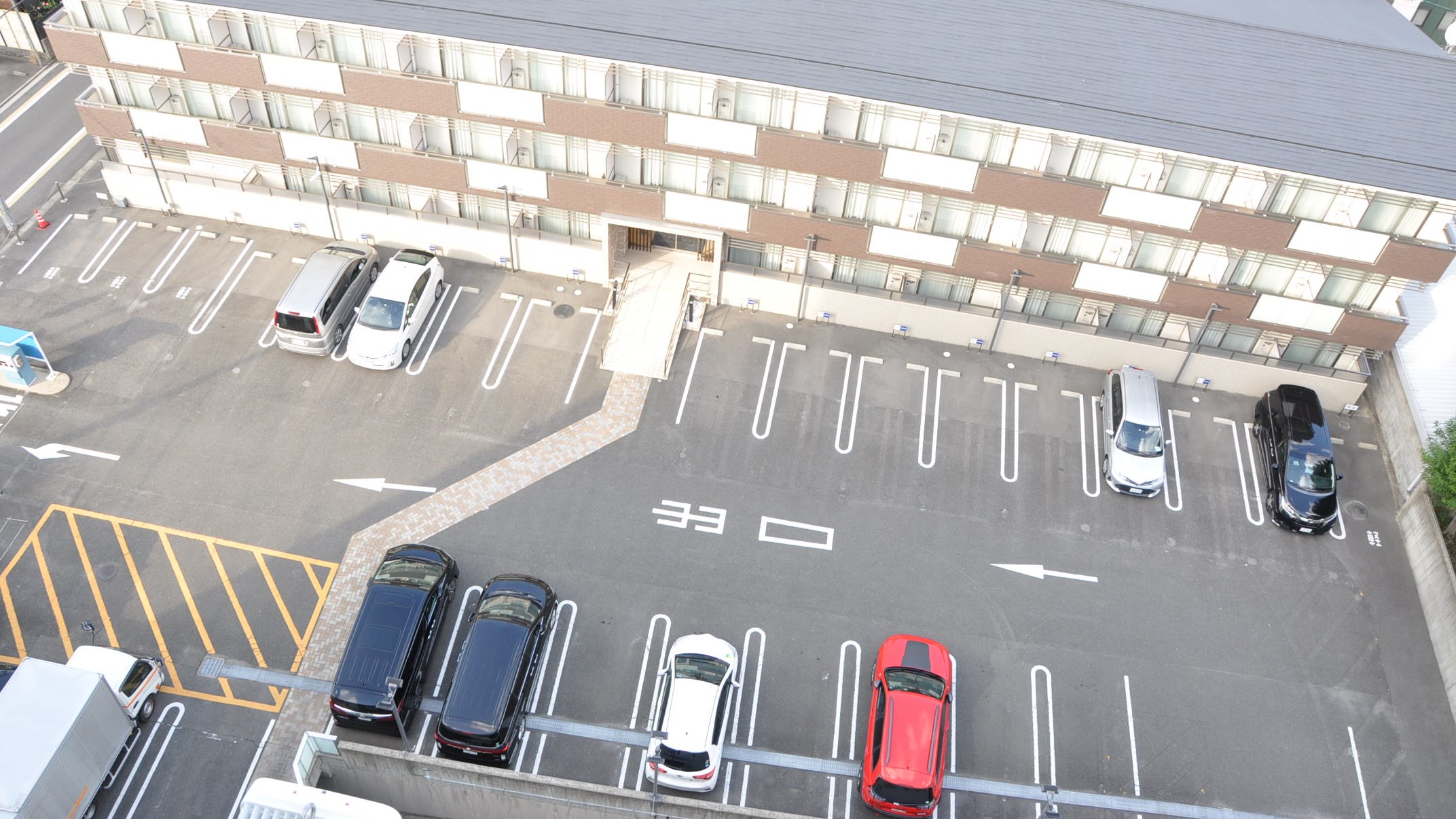 京都駅近くでは数少ない平面駐車場を完備しています。