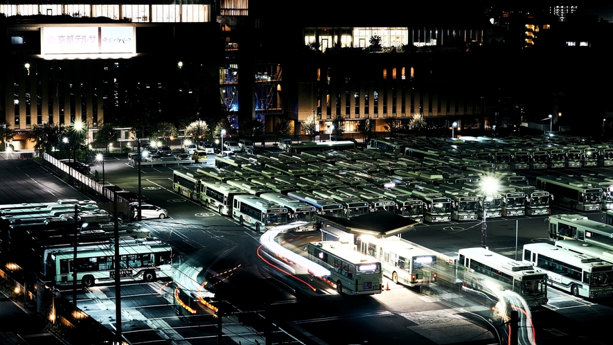 九条車庫にバスが集まってくる景色も圧巻です。