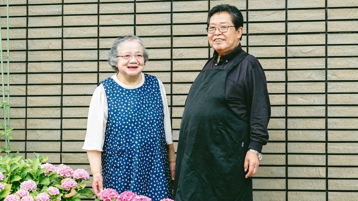 【　スタッフ　】　『　私たち夫婦が、皆様のお越しをお待ちしております♪　』