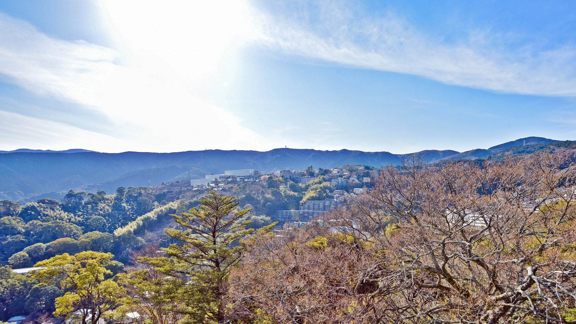 *【本館/一例】5階のお部屋からは熱海の山並みをご覧いただけます。