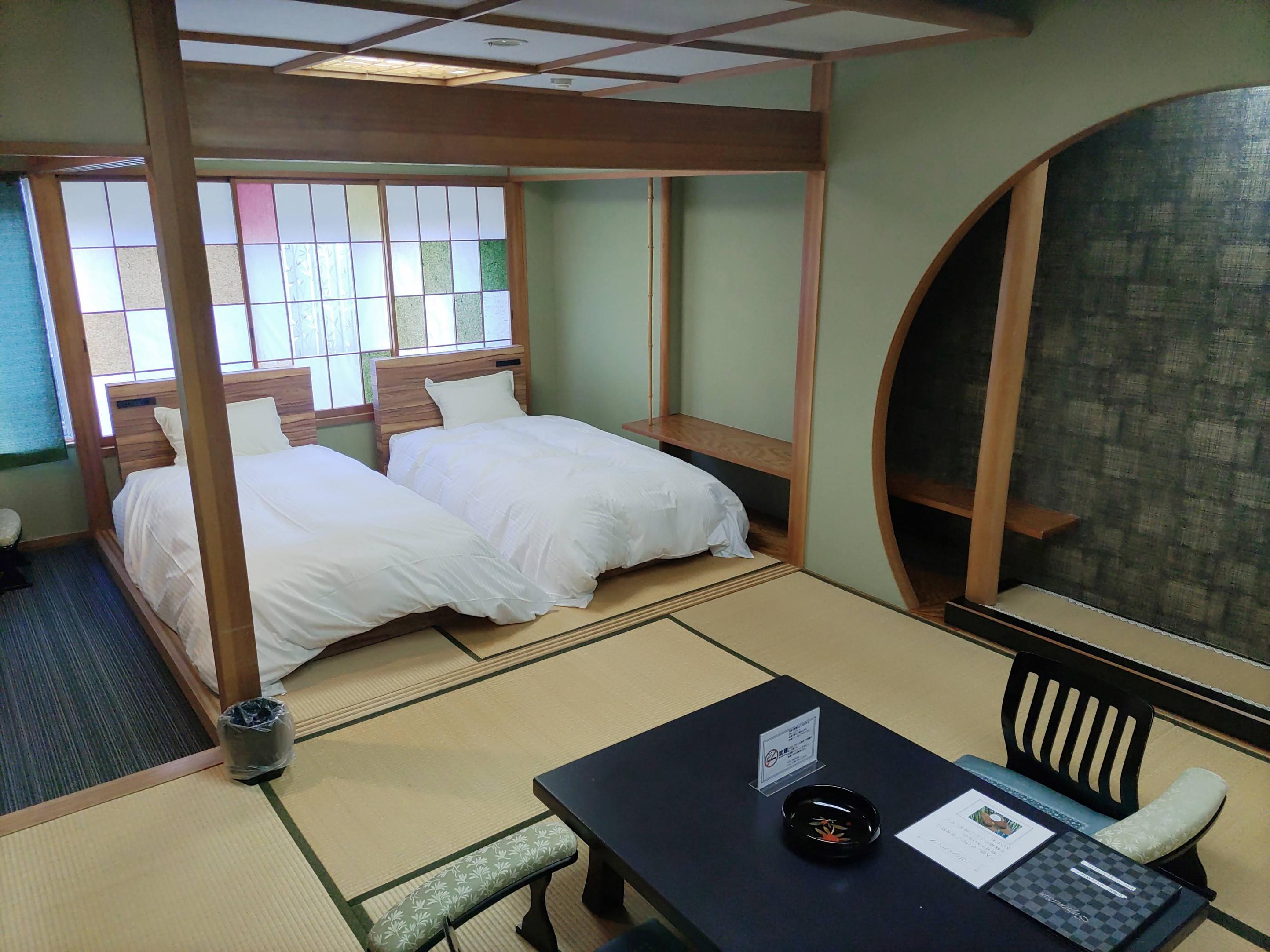 大正ロマン風和室8畳+4.5畳ツインベッド（洗面+トイレ付）