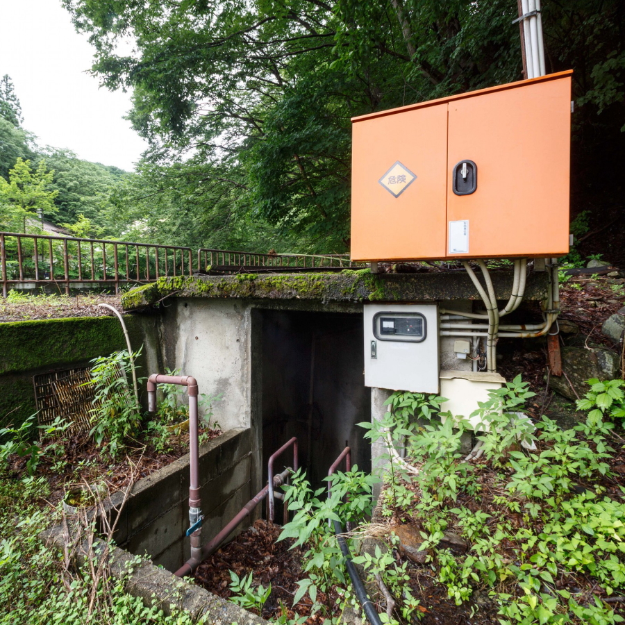 源泉が2ヵ所あり、自噴・ポンプアップによる温泉です。