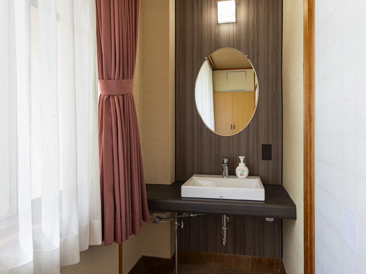 西館：部屋洗面台