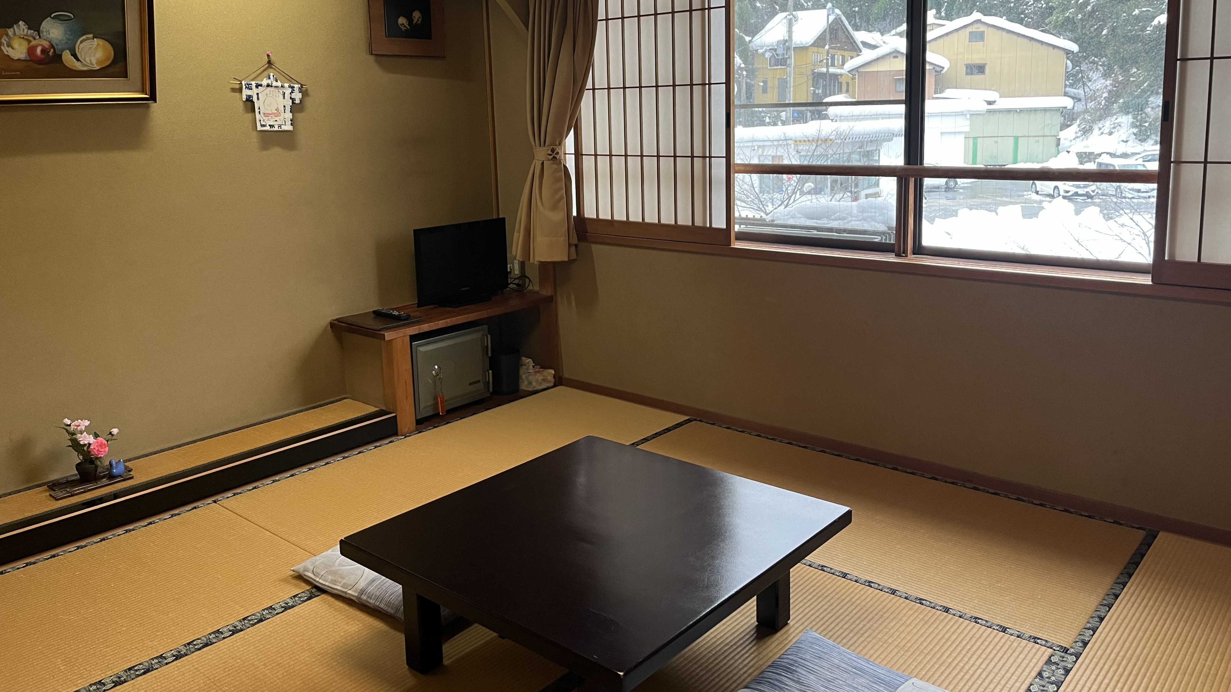 お部屋から望む冬の雪景色◆和室7.5畳（眺望あり）