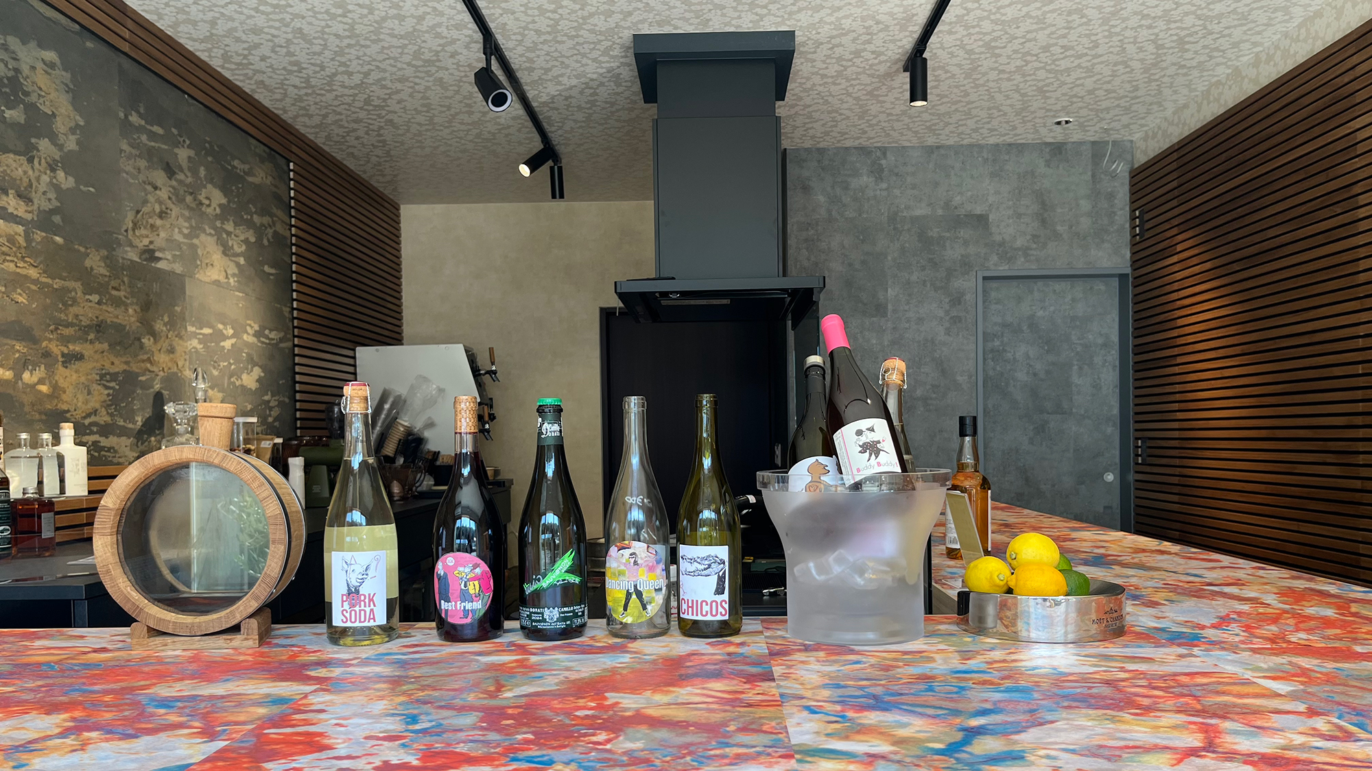 1階併設バル『桜スタンド』