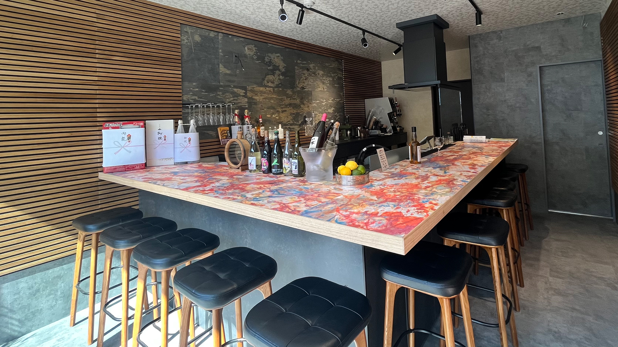 1階併設バル『桜スタンド』