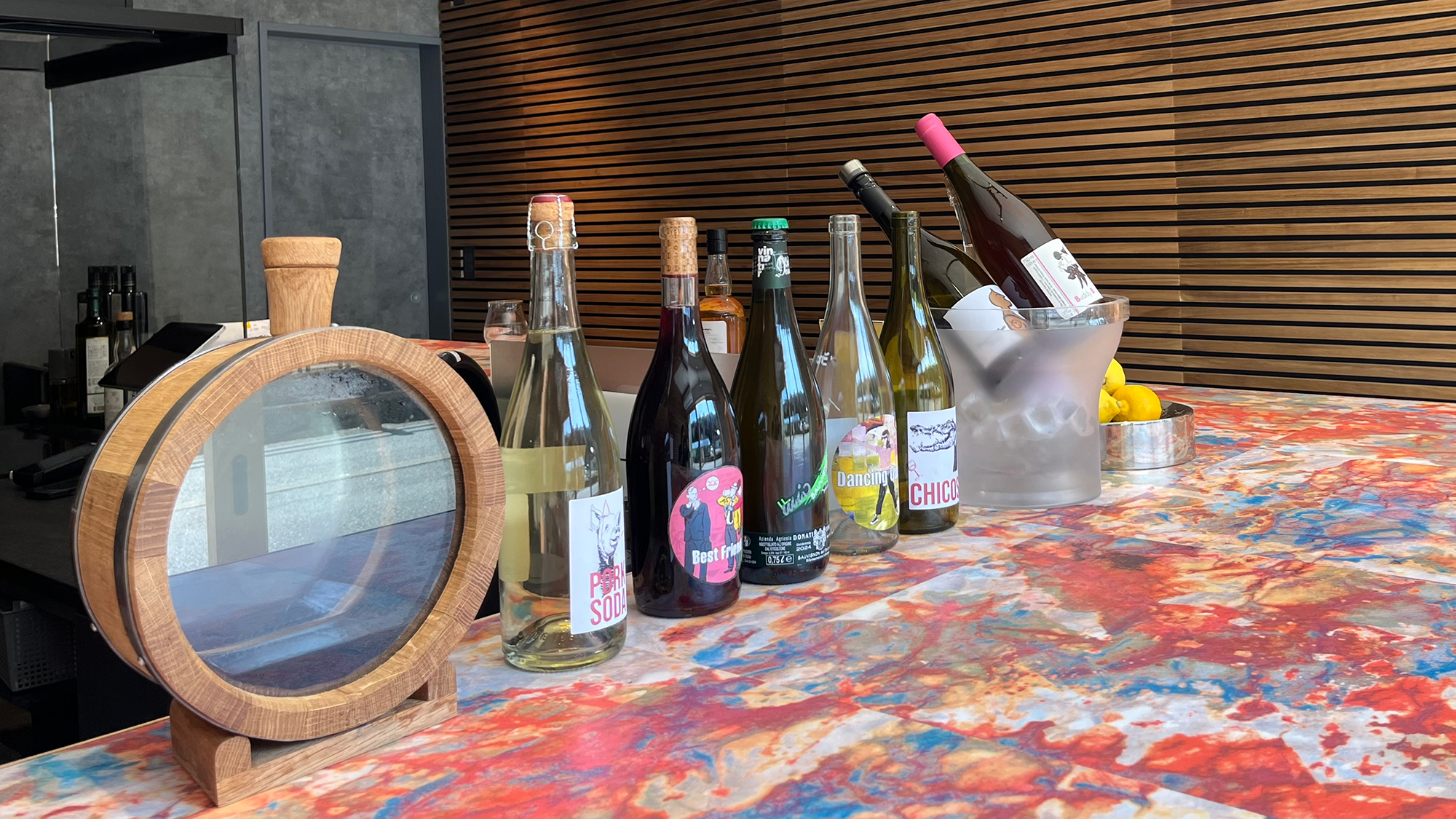 1階併設バル『桜スタンド』