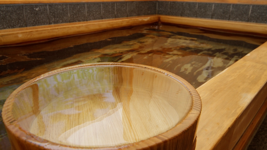 1階には木の香りが漂う≪檜風呂≫、2階には若狭湾を眺望できる≪展望風呂≫がございます！