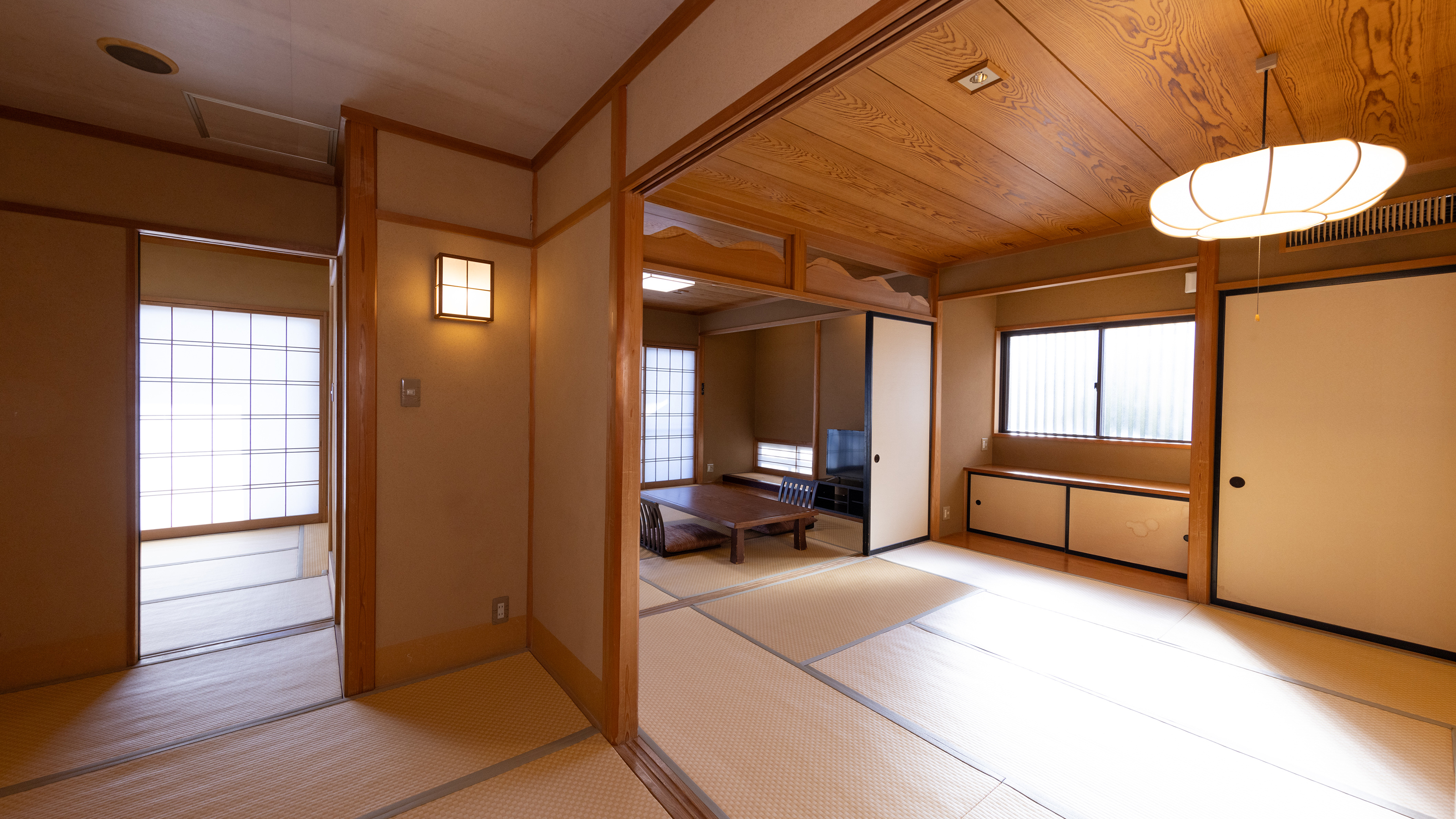 【特別室・二間以上】１０畳＋８畳一例