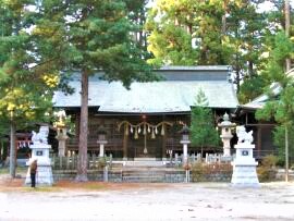 鬼滅の刃ファンも訪れます！竈神社へは当館よりお車約15分です