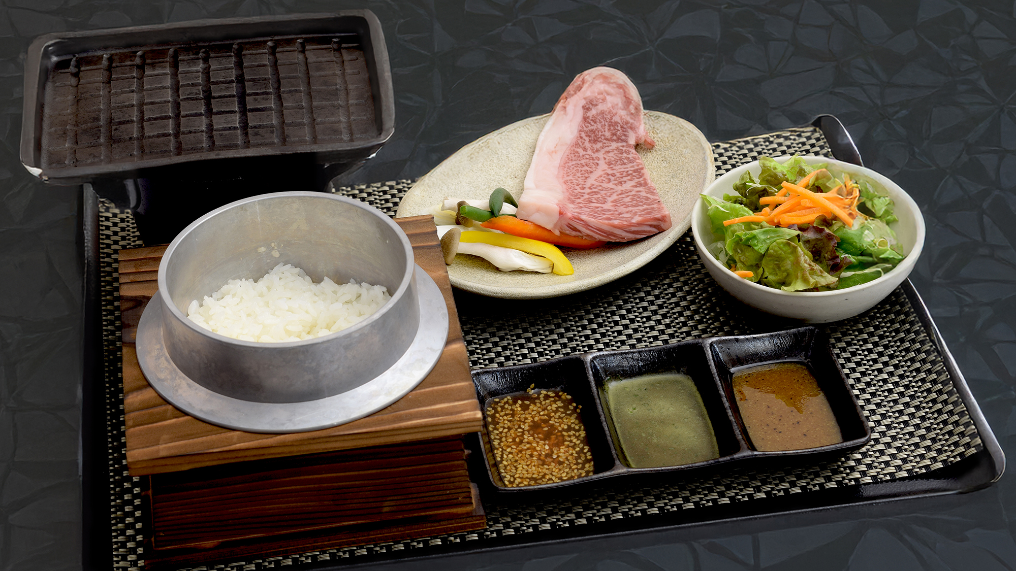 ■サーロインステーキ■鉄板でお好みの焼き加減でお召し上がりください