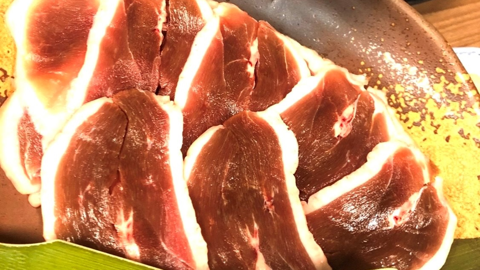 *【地鴨鍋】身が締まっていて弾力があります