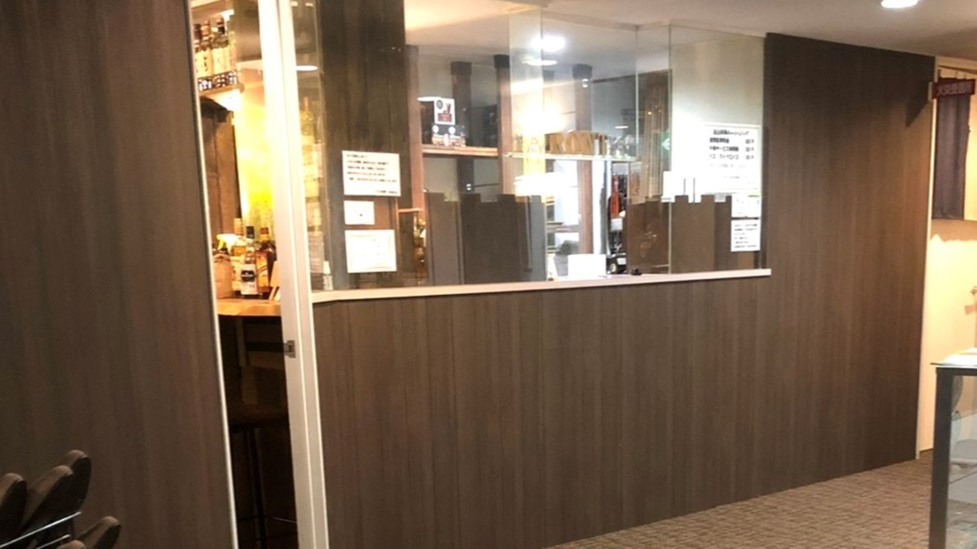 *受け付けはこちらにお越しください