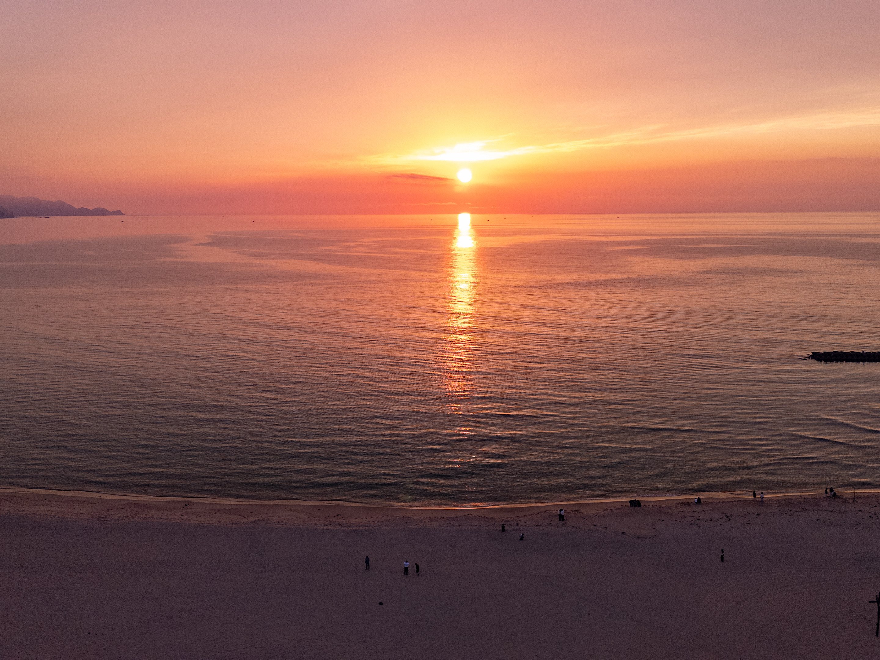 ［夕日ヶ浦海岸の夕日］