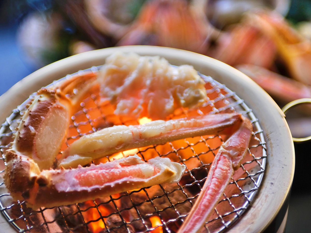 ［蟹会席］焼蟹：甘味と香りを引き出す炭火で読み上げる焼蟹