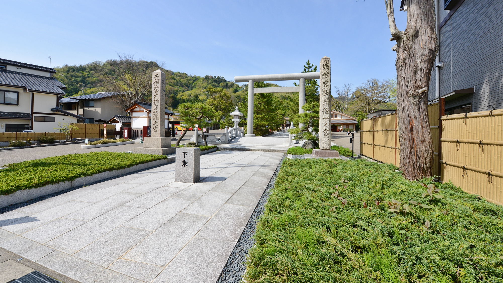 *元伊勢籠神社は当館目の前！パワースポットとしても人気♪お伊勢さんのふるさとと親しまれています。