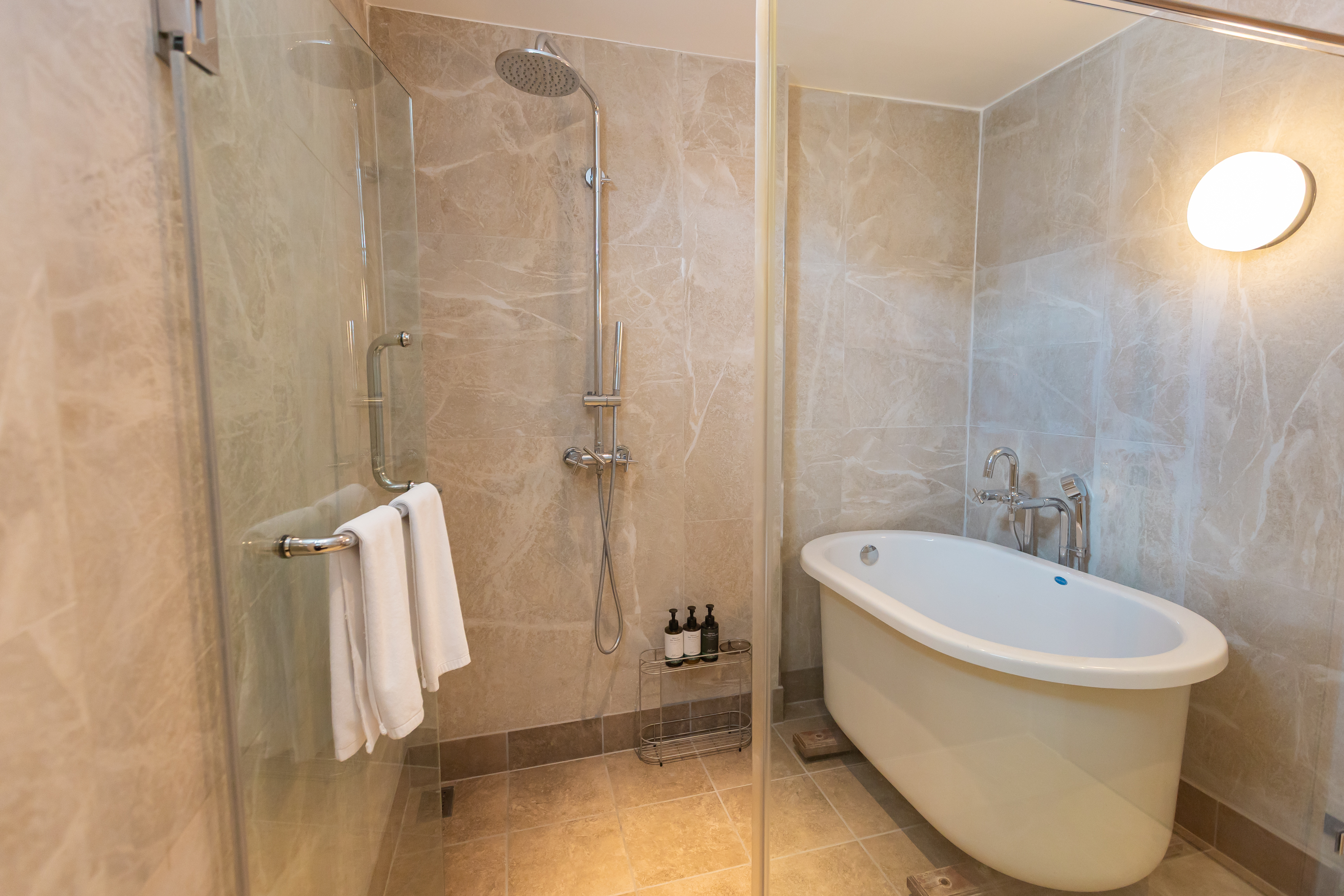 バスルーム（HANARE）