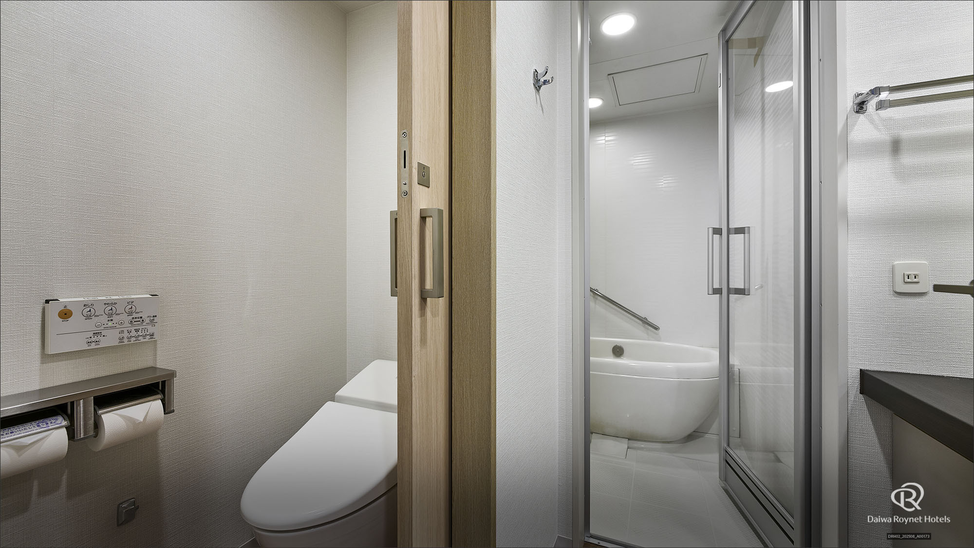 デラックス　バス　トイレ（改装後）