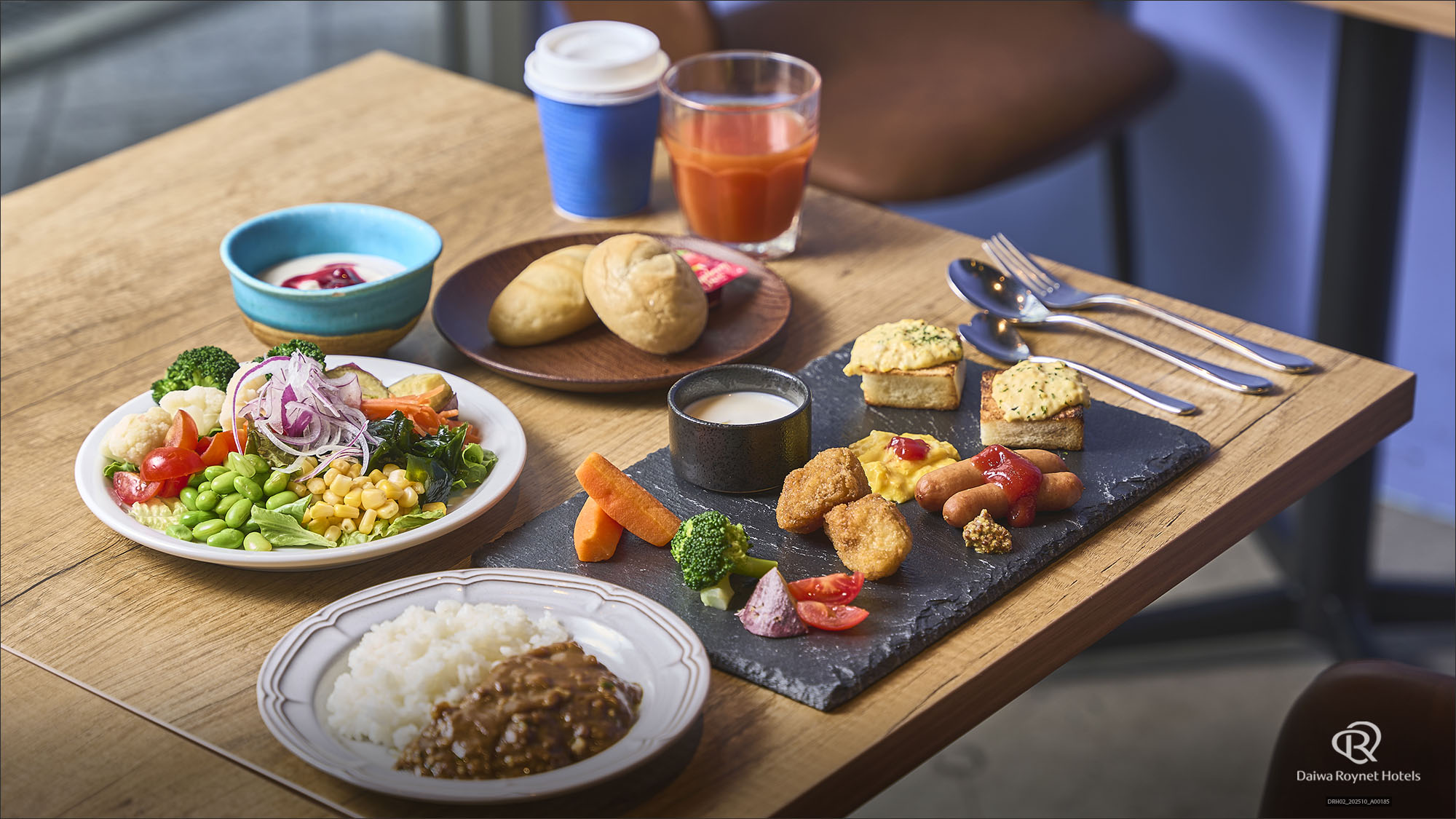 朝食盛り付け（一例）