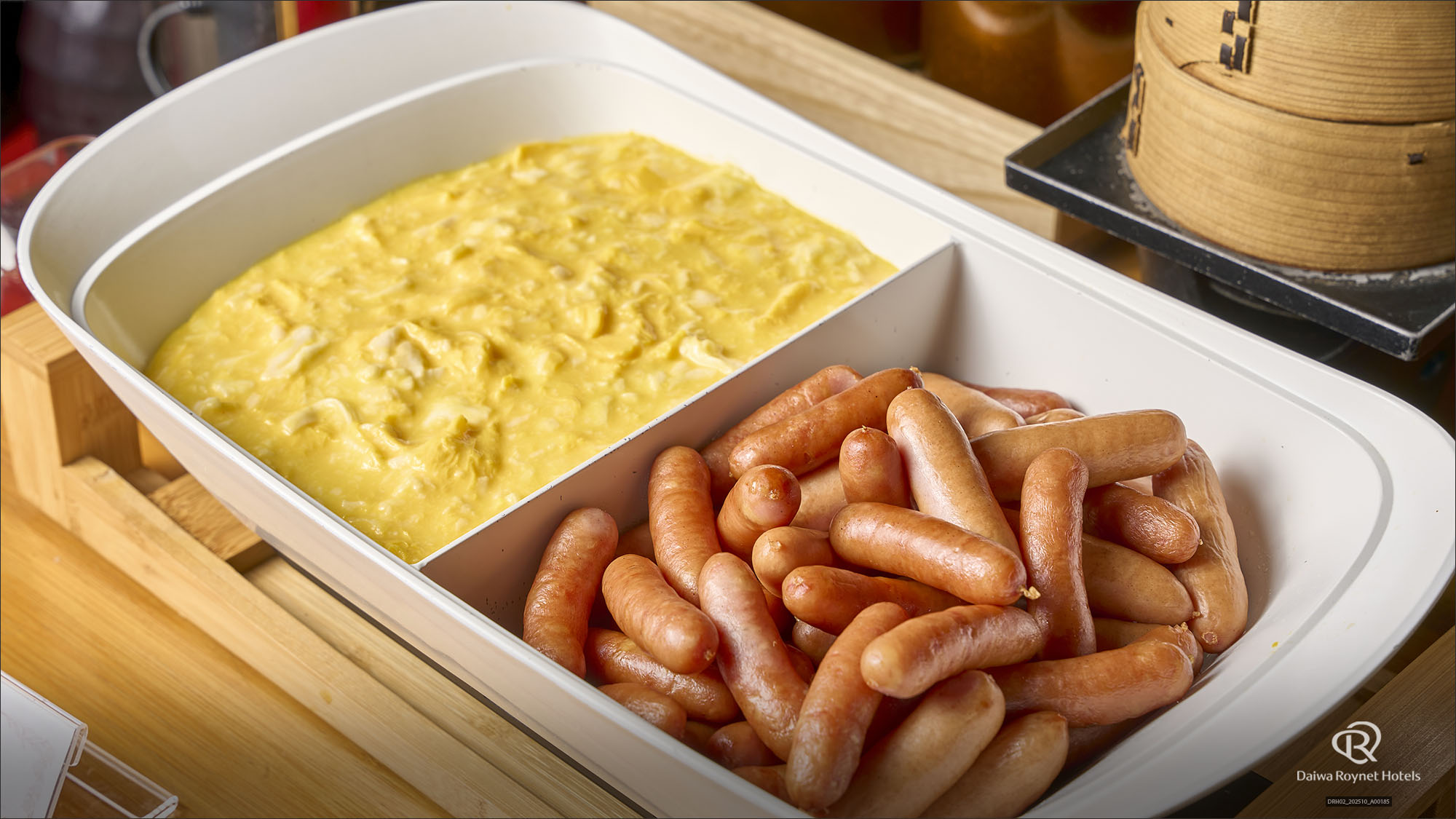 スクランブルエッグ/ソーセージ（朝食一例）