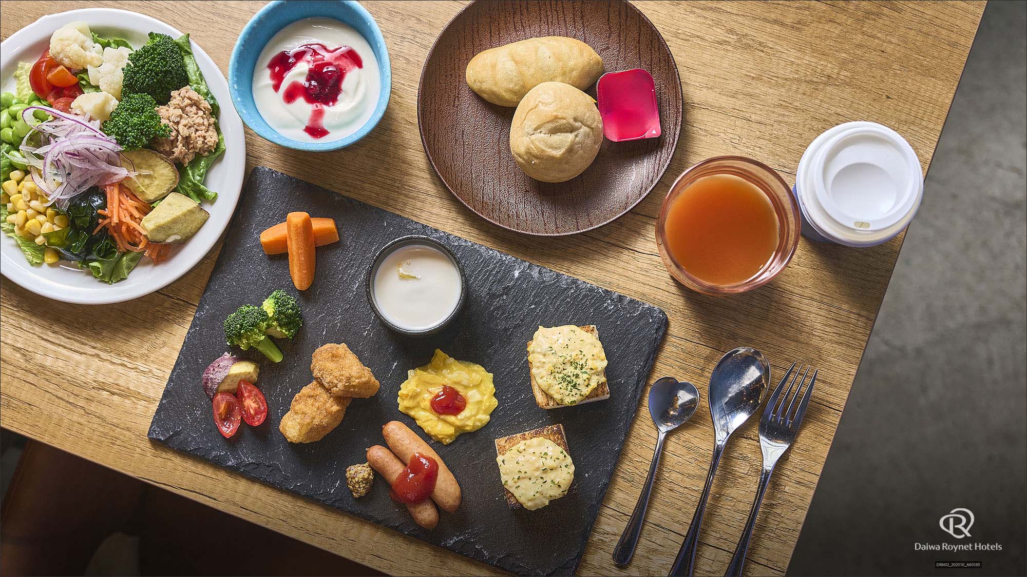 朝食盛り付け（一例）