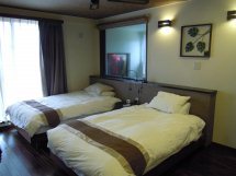 寝室①ベッドル-ム