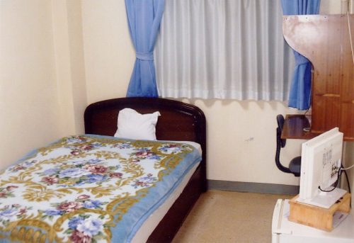 （エコプラン）簡易清掃にて、2連泊から5連泊まで割引（禁煙、セミダブルベッド、現金支払い特価）