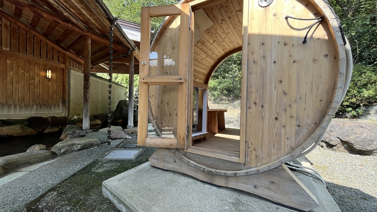 ◆『天然のいけす-富山湾-』の新鮮魚介類と料理長の技に酔いしれる♪【豪華舟盛り会席-極-】