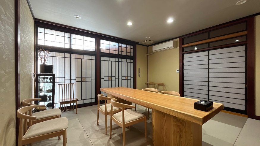 ◆『天然のいけす-富山湾-』の新鮮魚介類と料理長の技に酔いしれる♪【豪華舟盛り会席-極-】