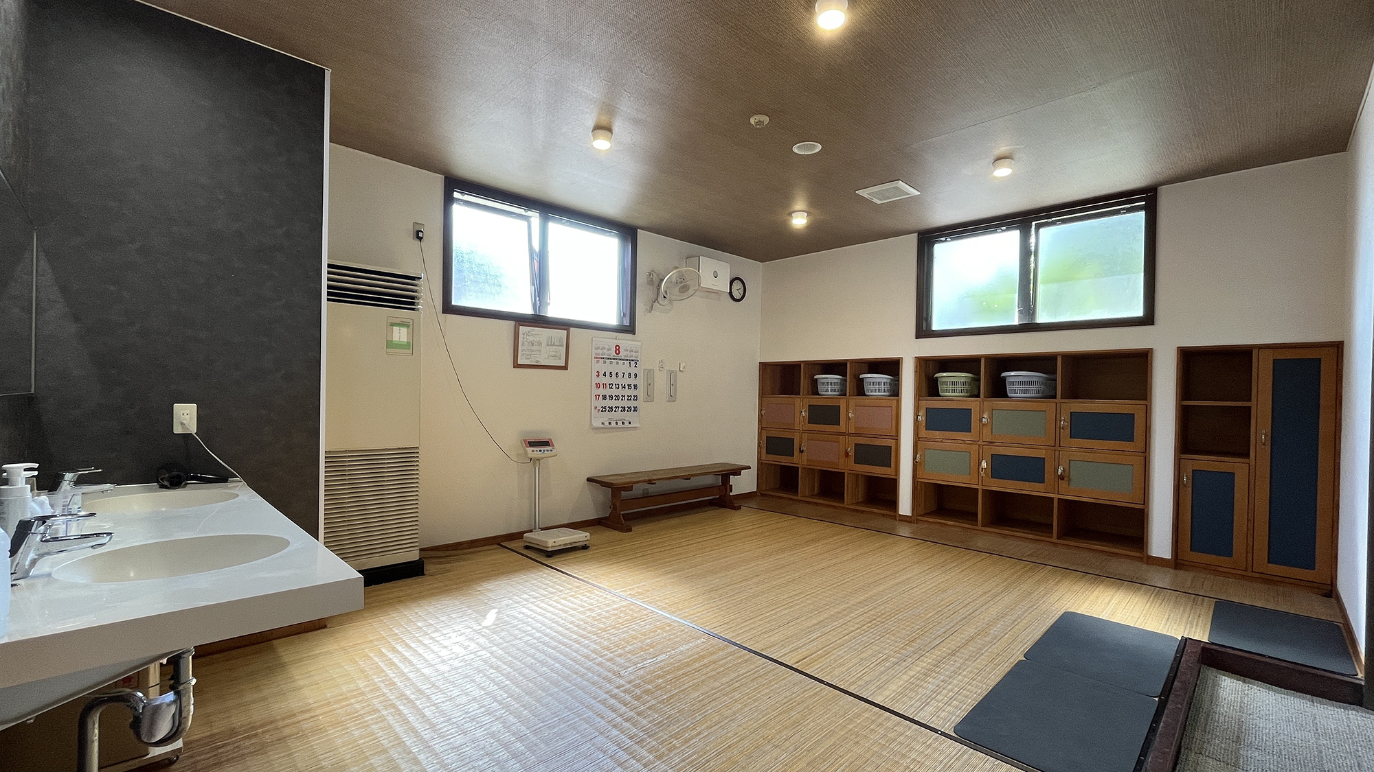 ★【脱衣所】男湯