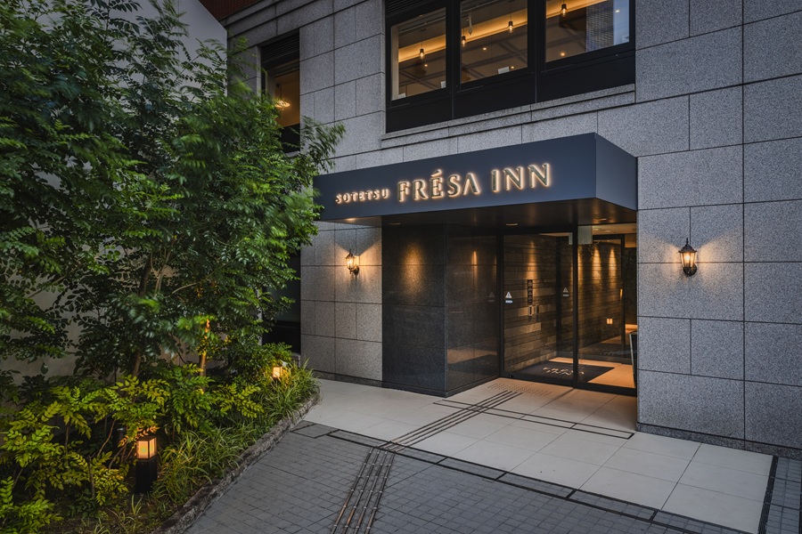 【リニューアル後】エントランス（夜）