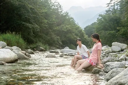 テントサウナ_川で水浴び