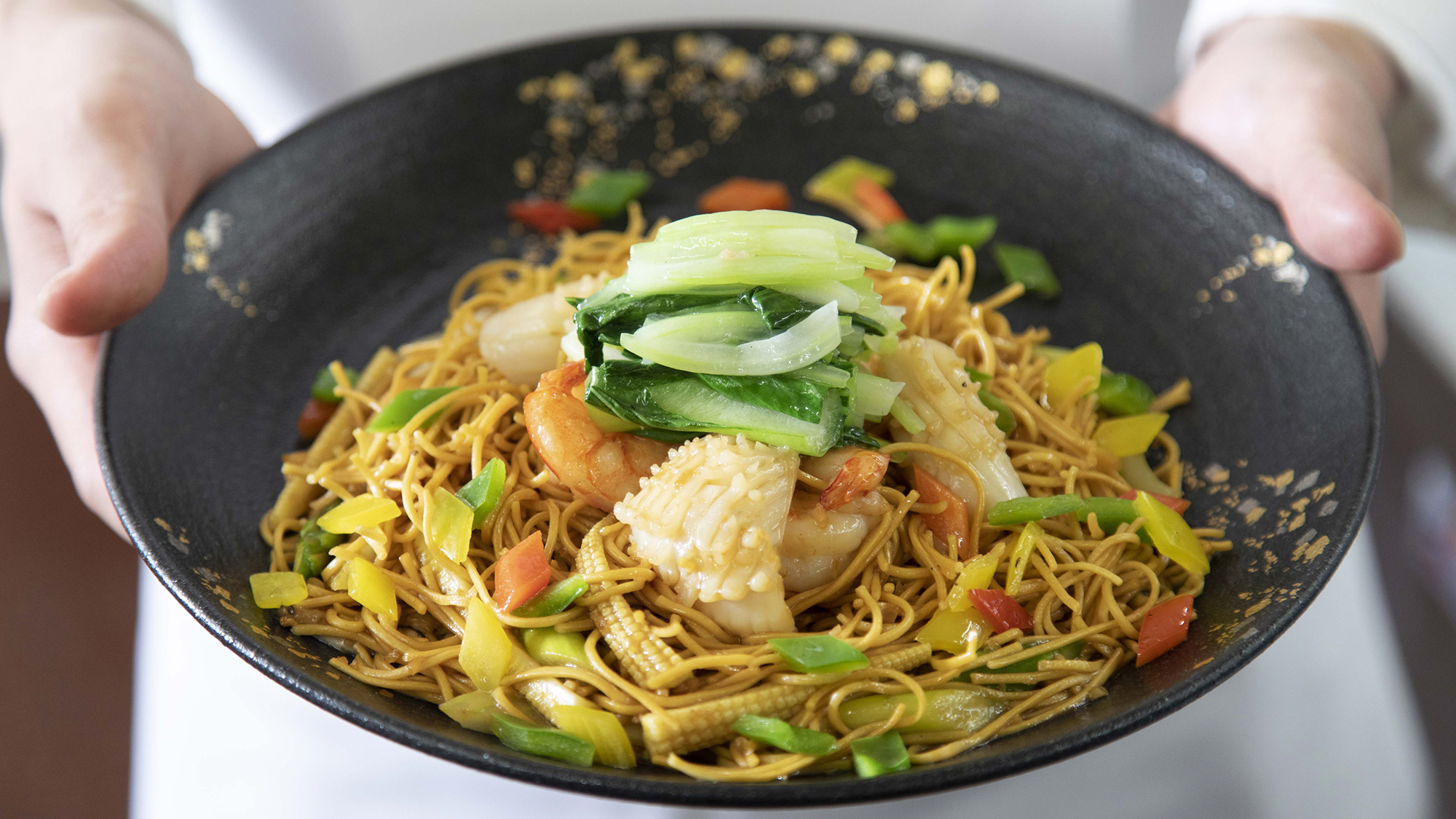 【中国料理・舜天】隔月ごとに新作メニューを考案し発表する人気企画「炎の若手料理人シリーズ」。