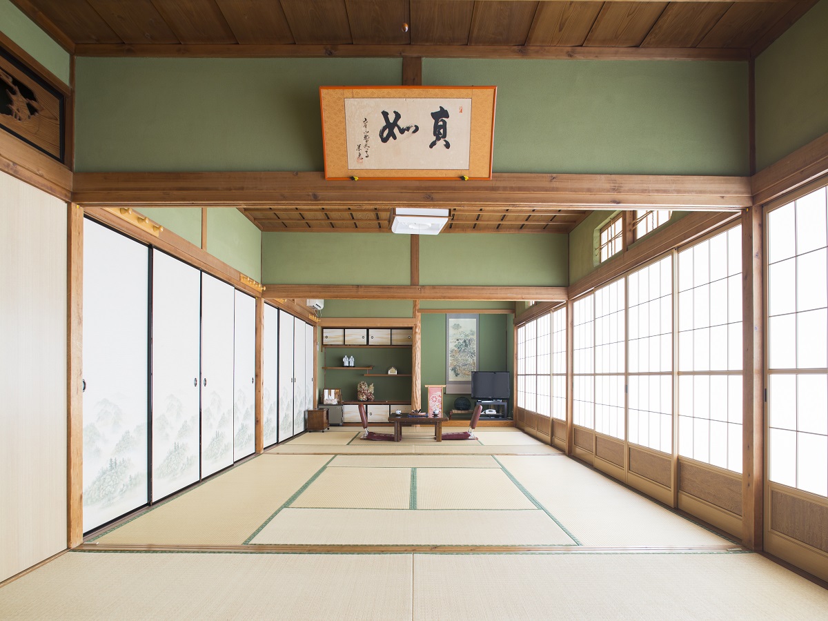 昔ながらの落ち着く客室一例