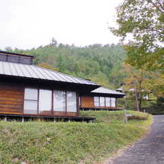 【コテージ】新緑シーズン/木立の中にひっそりとたたずむ「古民家風コテージ」