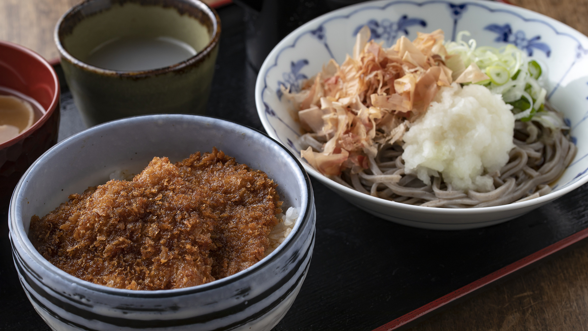 ソースカツ丼と越前おろしそば（福井県全域）