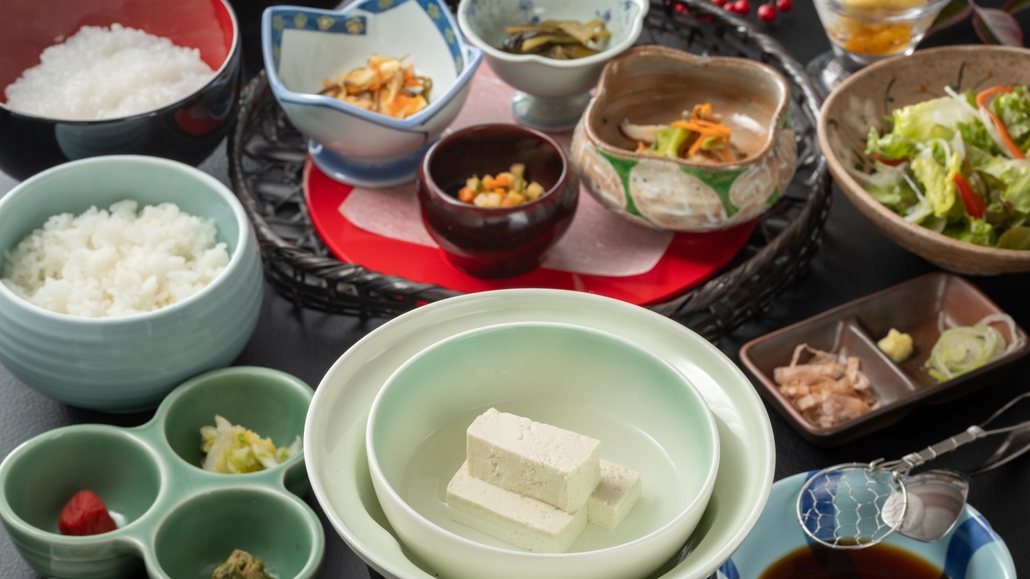【LUXDAYSセール】白樺林に囲まれた名湯白骨の湯と野趣あふれる創作料理を堪能《貸切露天風呂無料》