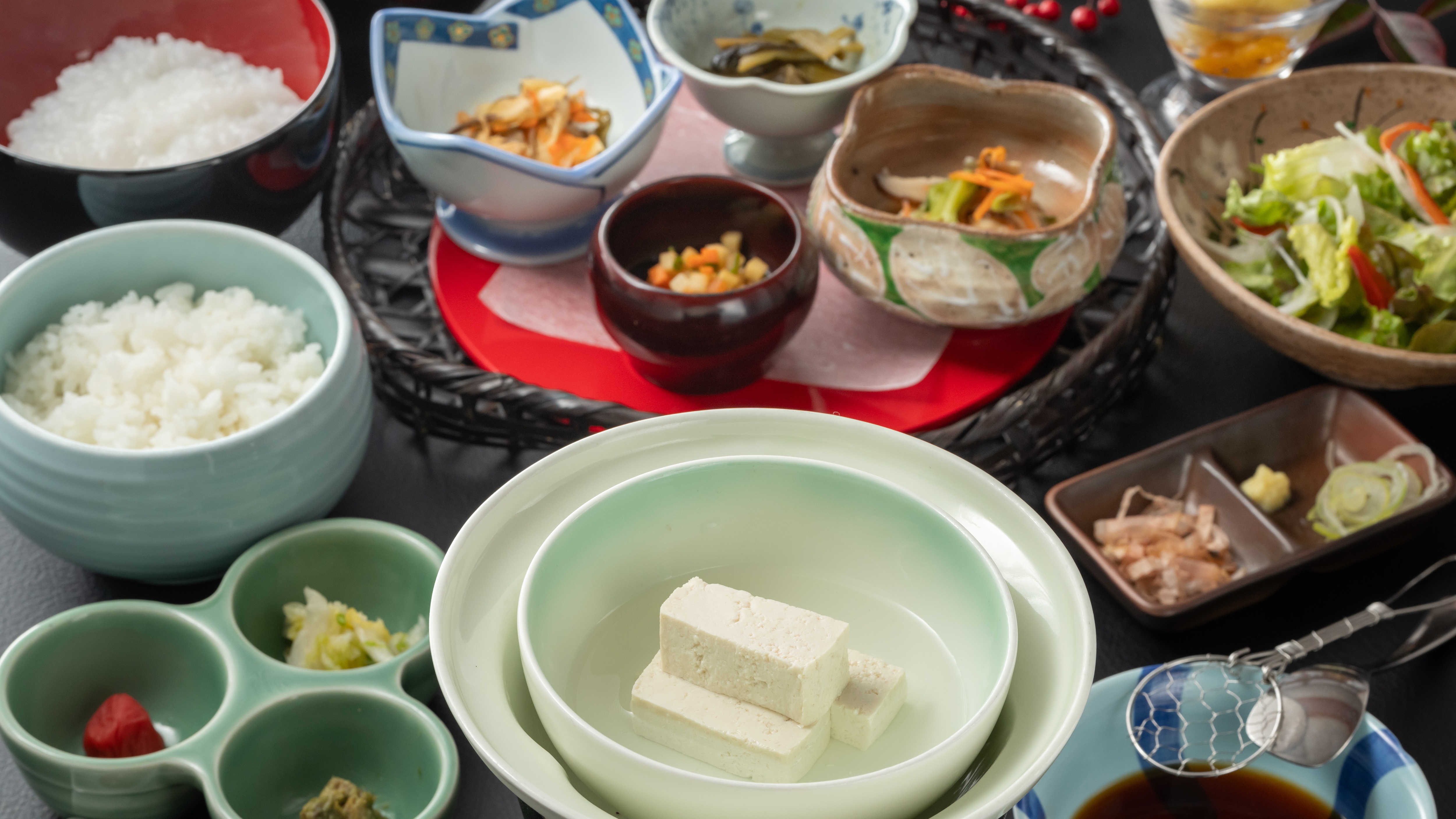 【朝食】温泉を使った“温泉粥”など、体にやさしい『和食』をご用意。※画像はイメージです