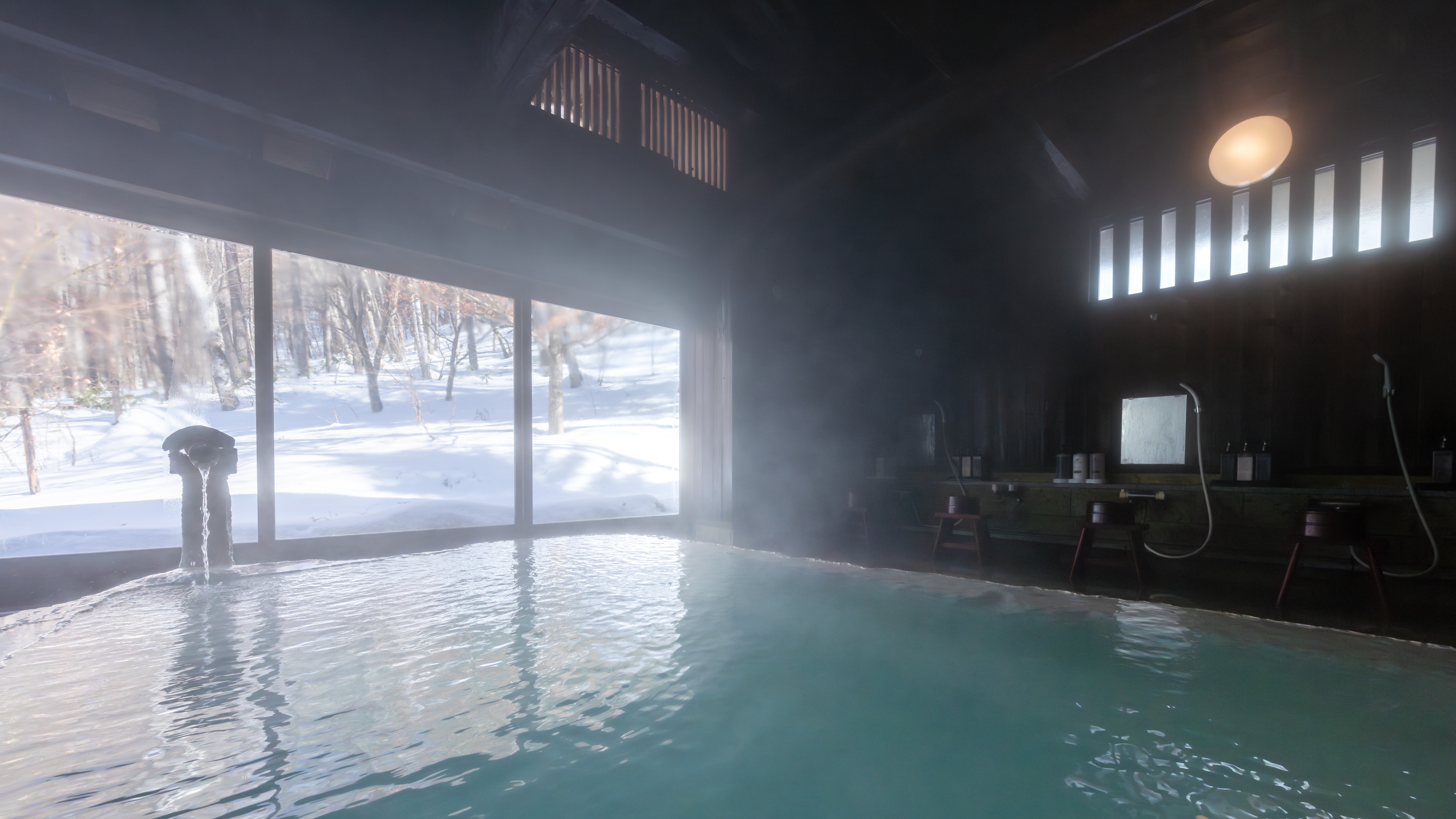 古来より「三日入れば三年風邪をひかない」と言い伝えられる効能高き白骨の名湯です。