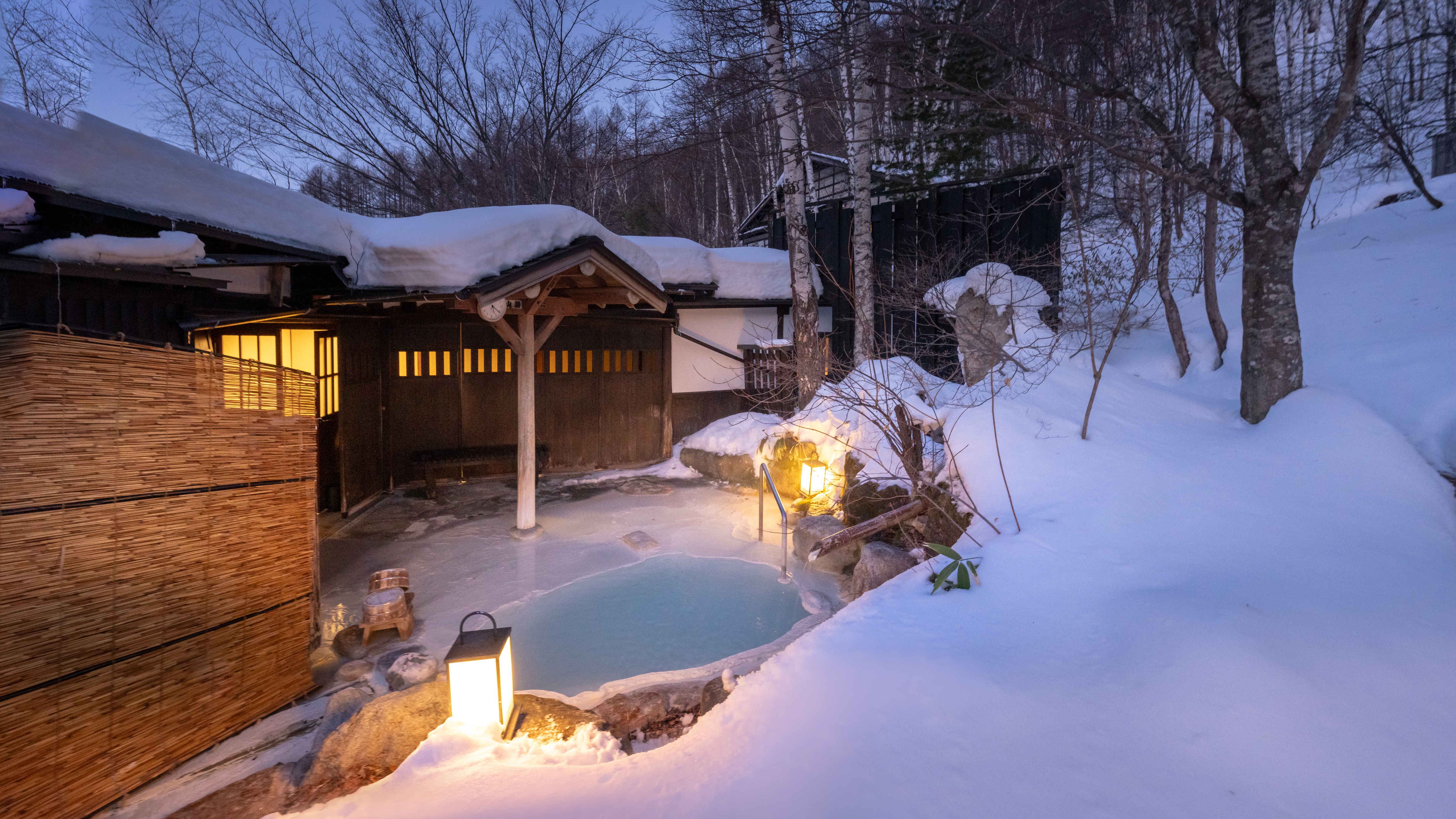 白濁の良質な硫黄泉を雪見露天でお楽しみ下さい。