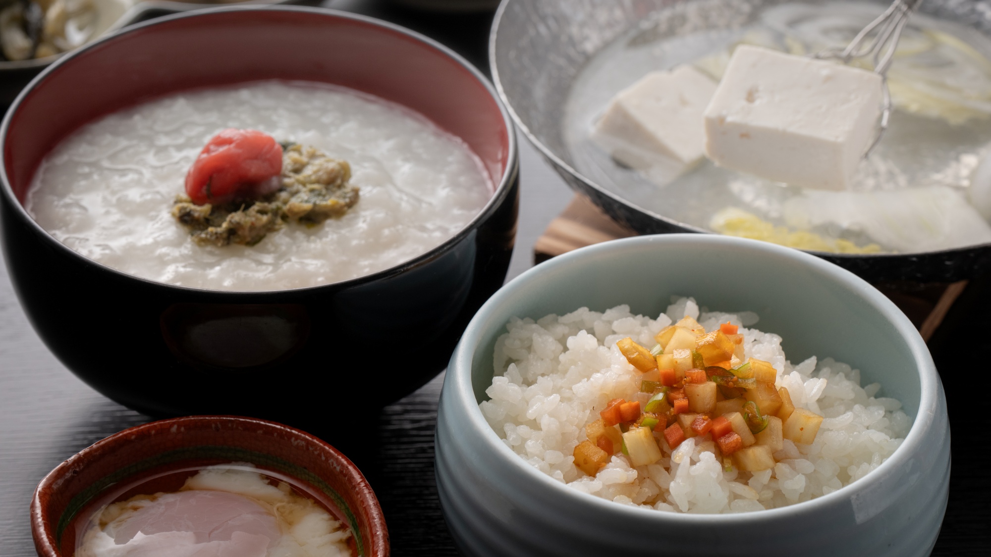 【朝食】「温泉粥」や「温泉湯豆腐」をはじめとした体に優しい和朝食をご用意いたします※画像はイメージ