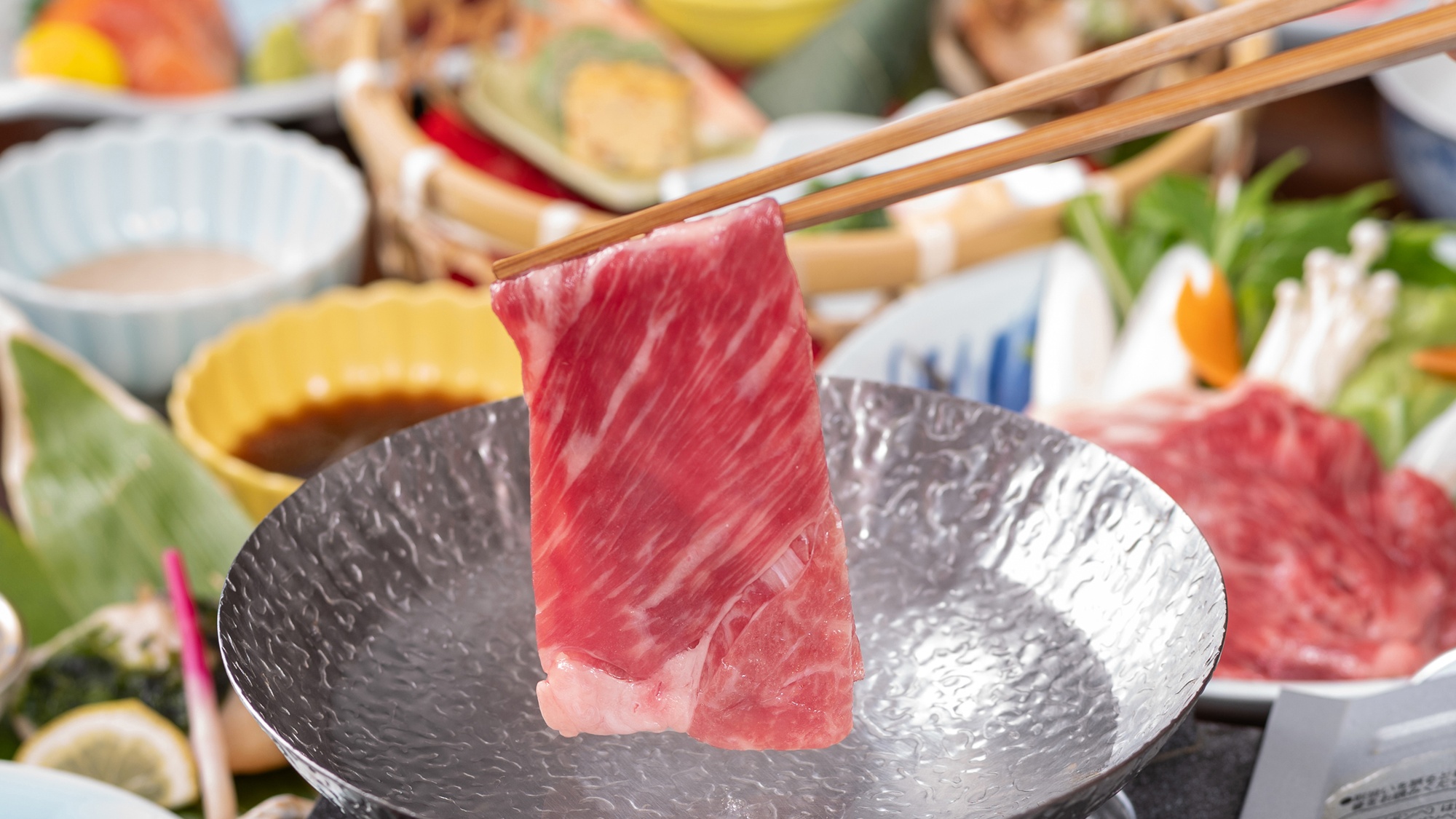【夕食（スタンダード）】地元食材を使った季節感あふれる一品をご提供いたします。※画像はイメージです
